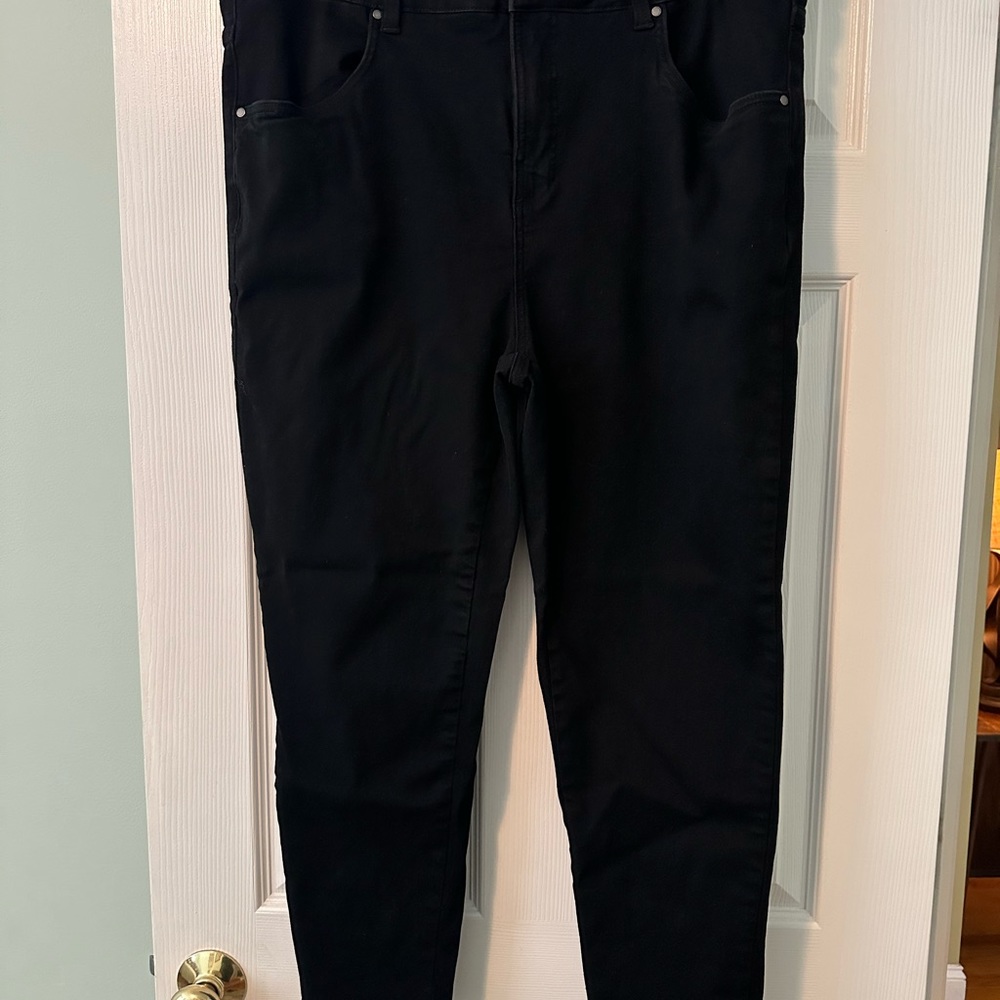 Never worn, like new Universal Standard slim leg black jean, Sz 20